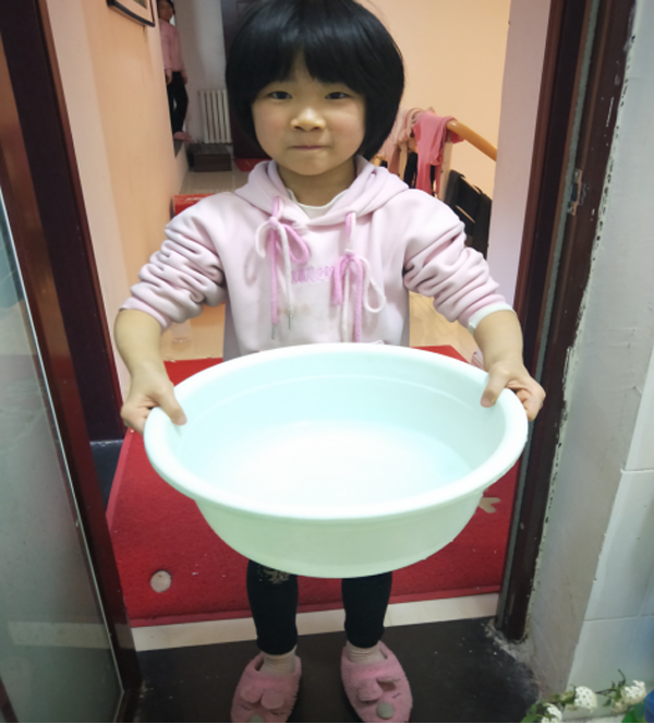 1584094306786411.png 榜樣少年:爸爸你在武漢請放心,我和妹妹幫你照顧好媽媽2108.png